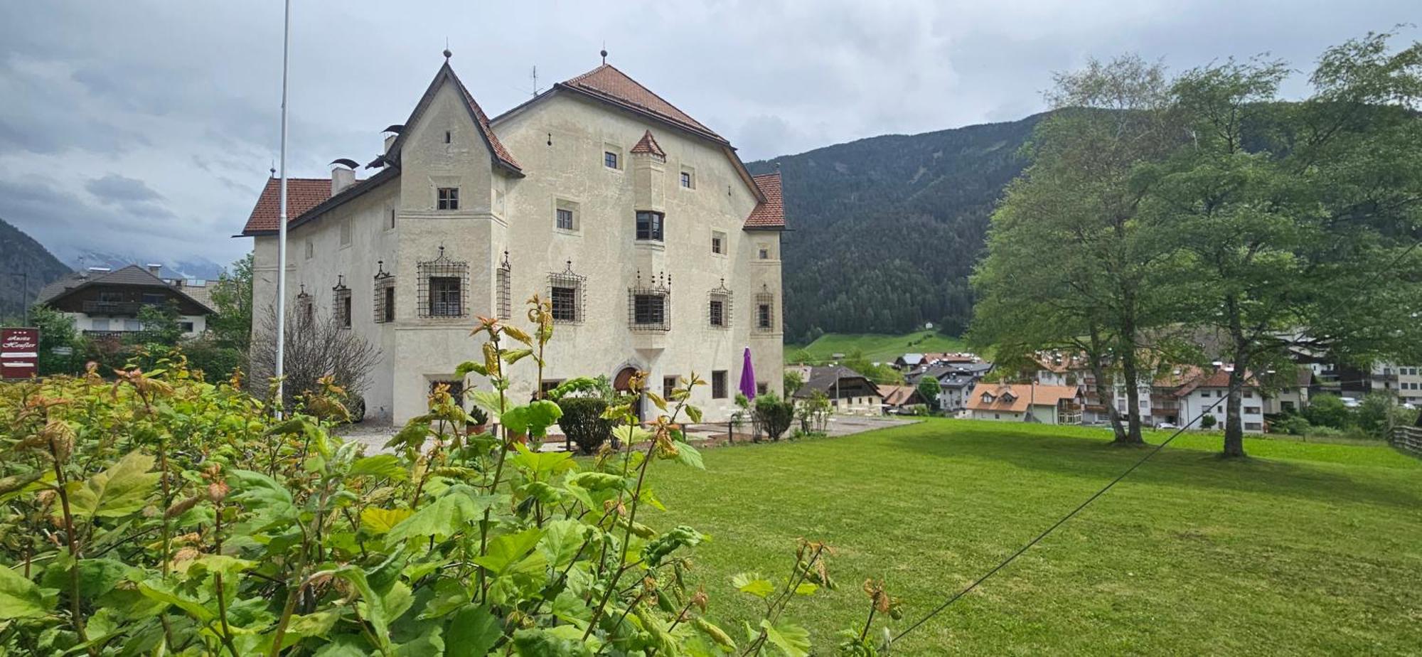 Ansitz Heufler Hotel Rasun di Sopra Exterior photo
