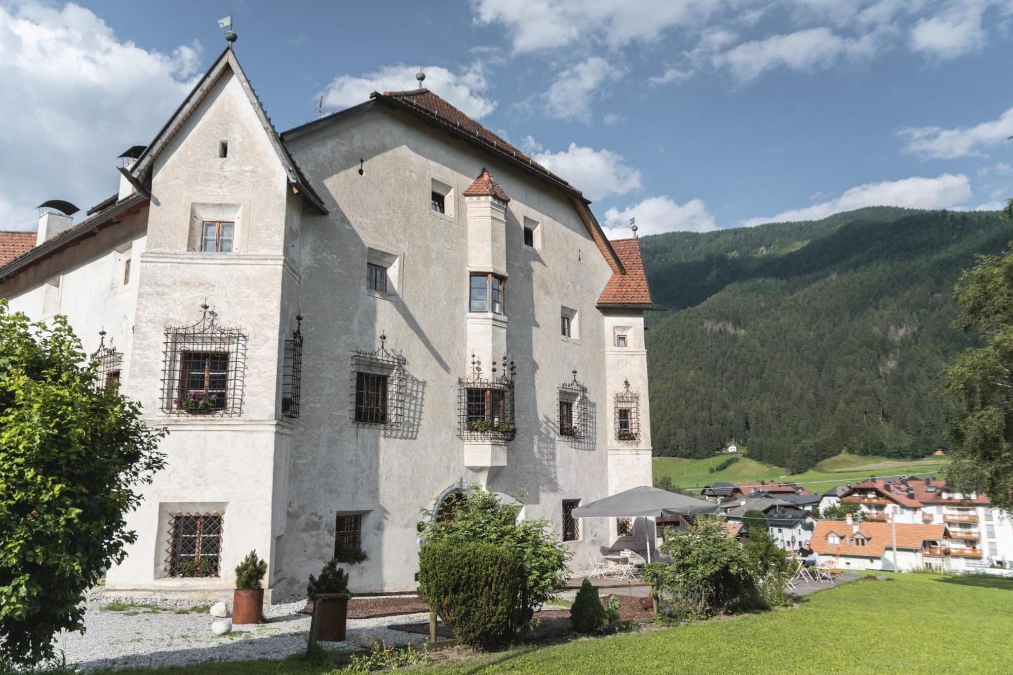 Ansitz Heufler Hotel Rasun di Sopra Exterior photo